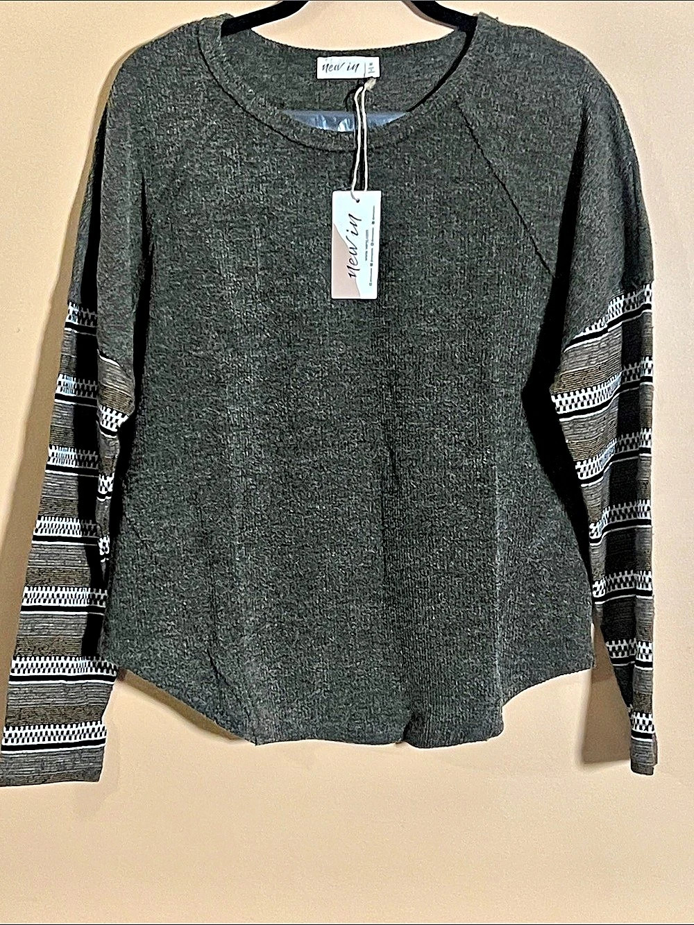 NWT New In Olive Heather Green Aztec Print Raglan Top M